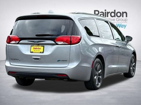 Used 2019 Chrysler Pacifica Touring-L w/ S Appearance Package FWD image 6