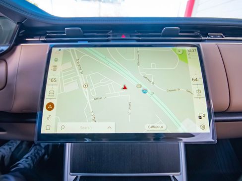 New 2025 Land Rover Range Rover SE image 23