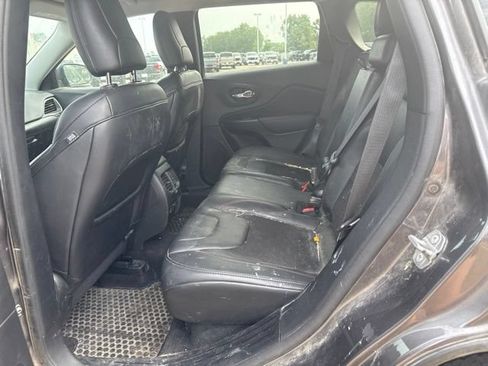 Used 2021 Jeep Cherokee Trailhawk AWD/4WD image 23