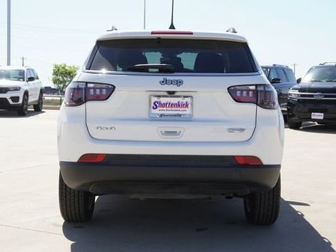 Used 2022 Jeep Compass Latitude AWD/4WD image 8