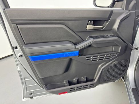 Used 2025 Toyota Tacoma TRD Off-Road image 38