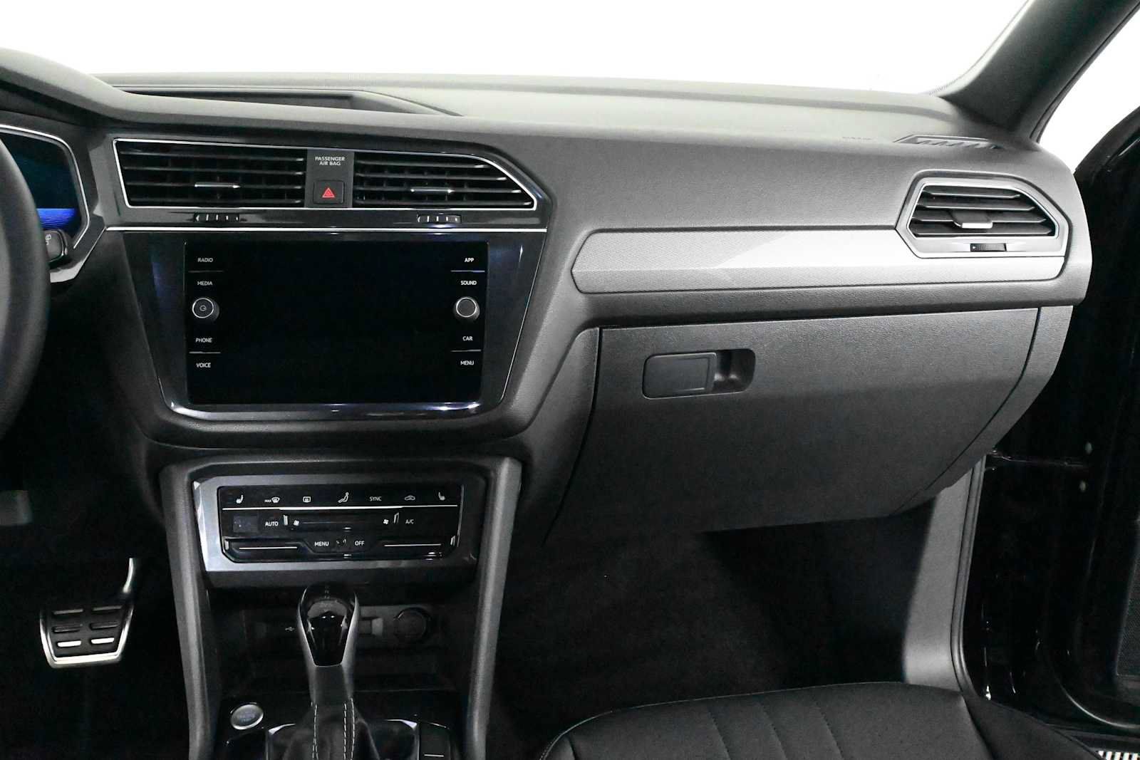 Certified 2023 Volkswagen Tiguan SE R-Line FWD image 15