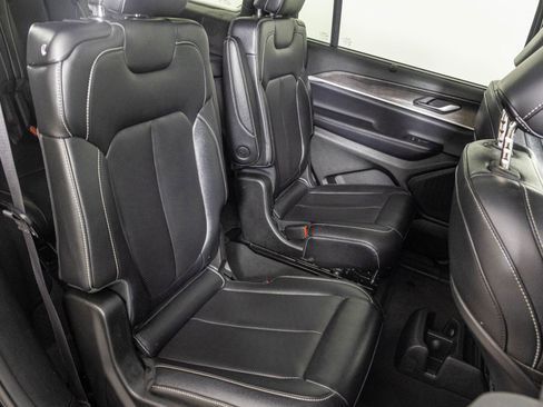 Used 2024 Jeep Grand Cherokee L Limited w/ Luxury Tech Group II AWD/4WD image 47