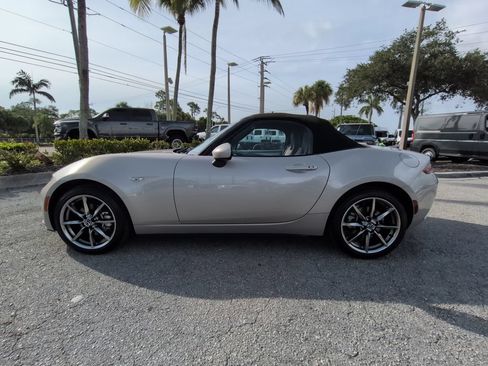 Used 2023 MAZDA MX-5 Miata Grand Touring RWD image 8