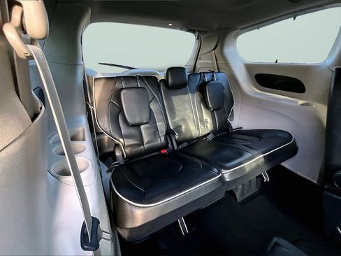 Certified 2023 Chrysler Pacifica Limited image 26