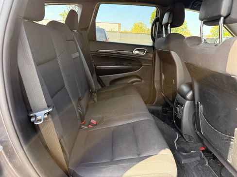 Used 2018 Jeep Grand Cherokee Laredo AWD/4WD image 20