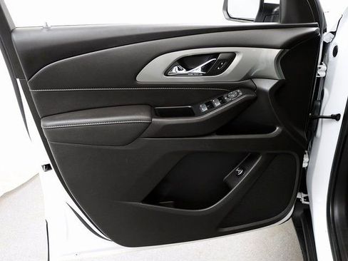 Used 2023 Chevrolet Traverse LT image 25