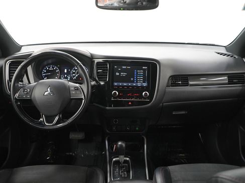 Used 2020 Mitsubishi Outlander SE FWD image 16