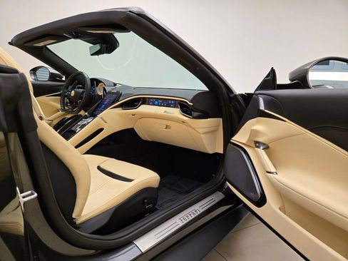 Used 2024 Ferrari Roma Spider RWD image 23