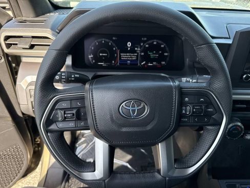 Used 2025 Toyota Tacoma TRD Sport AWD/4WD image 42