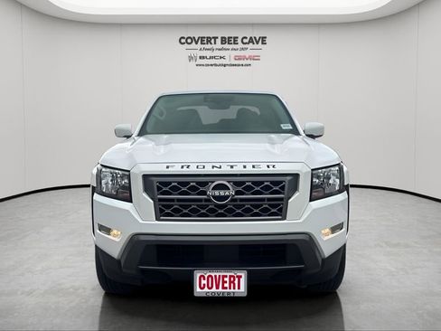 Used 2022 Nissan Frontier SV image 2