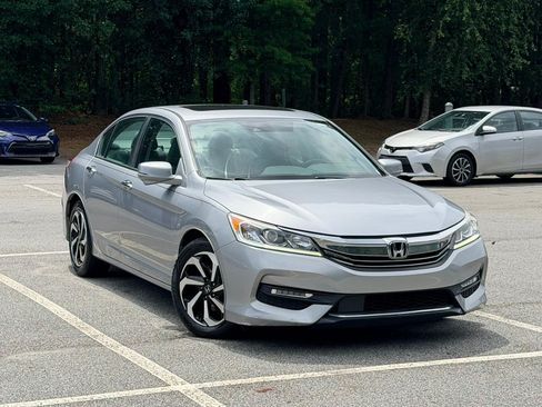 Used 2017 Honda Accord EX-L image 4