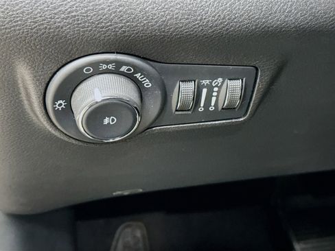 Used 2024 Jeep Compass Latitude AWD/4WD image 12