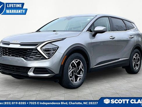 Used 2024 Kia Sportage LX image 2