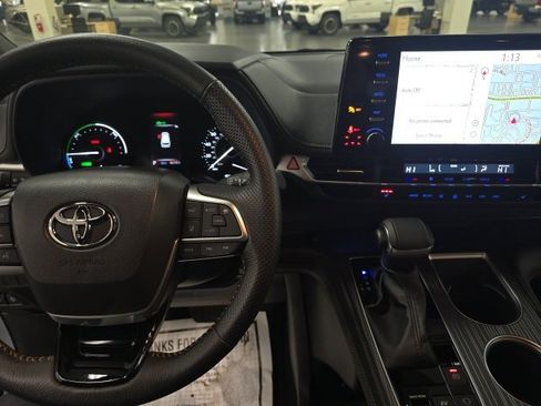 Certified 2023 Toyota Sienna XLE Woodland Edition image 16