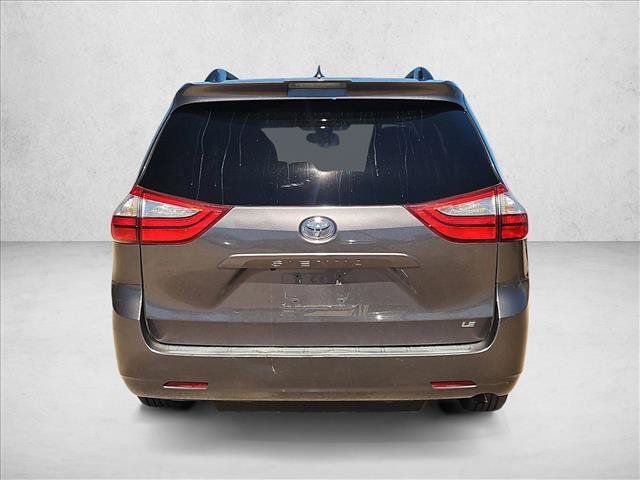 Used 2019 Toyota Sienna LE w/ Carpet Mat Package FWD image 7