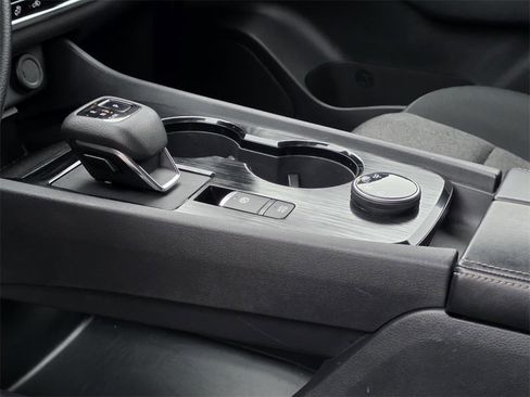 Used 2024 Nissan Rogue SV image 21