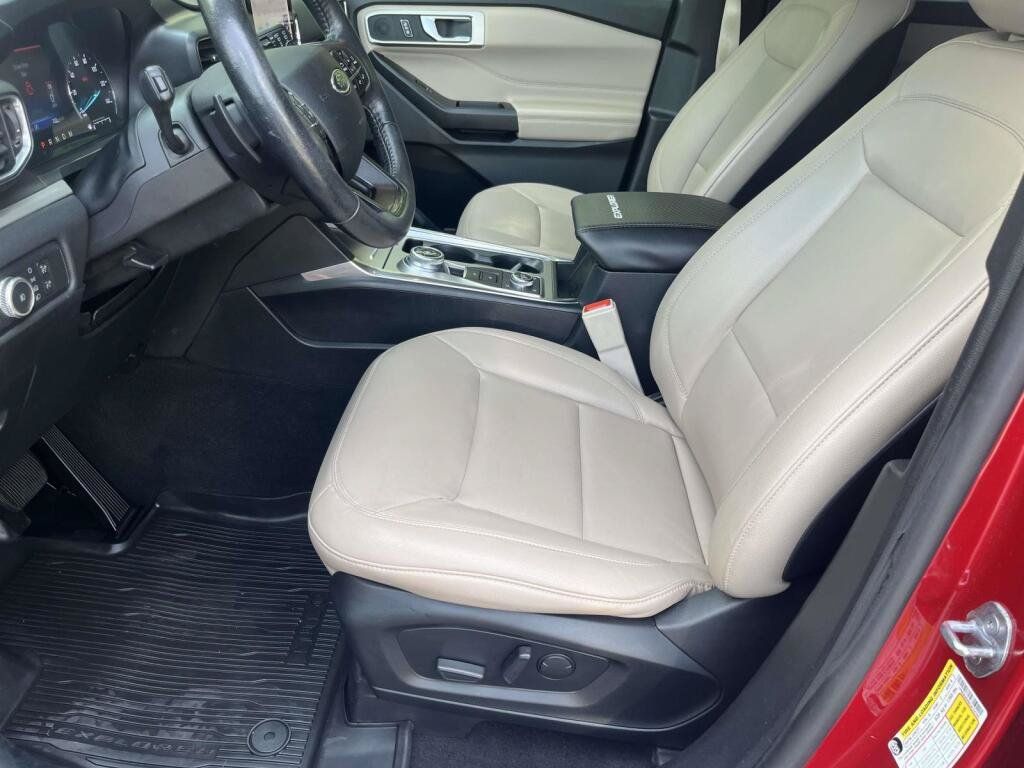 Used 2020 Ford Explorer XLT w/ Equipment Group 202A AWD/4WD image 15