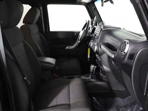 Used 2012 Jeep Wrangler Unlimited Sahara w/ Connectivity Group AWD/4WD image 18