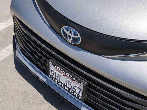 Used 2023 Toyota Sienna XLE w/ XLE Plus Package FWD image 8
