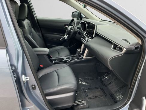 Used 2024 Toyota Corolla Cross XLE image 15
