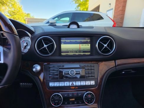 Used 2014 Mercedes-Benz SL 550 image 19