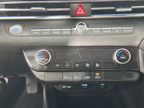 Used 2024 Hyundai Elantra SEL image 14