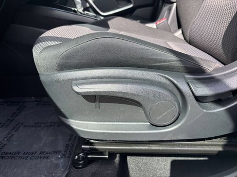 Used 2025 Kia Soul LX w/ LX Technology Package FWD image 23