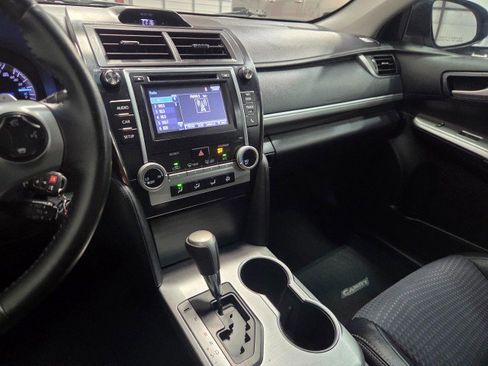 Used 2014 Toyota Camry SE FWD image 50