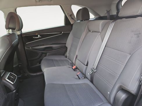Used 2016 Kia Sorento LX w/ LX Convenience Package image 13