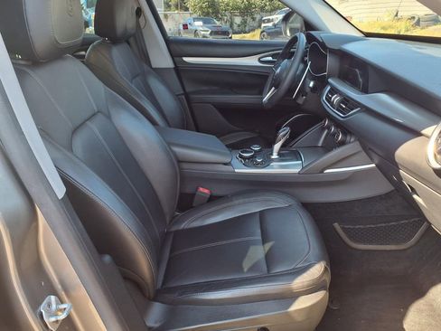 Used 2019 Alfa Romeo Stelvio Ti w/ TI Performance Package AWD/4WD image 13
