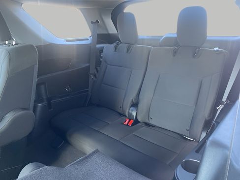Used 2022 Ford Explorer XLT image 12