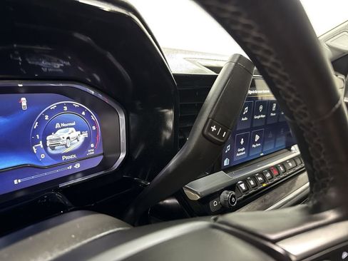 Used 2025 Chevrolet Silverado 2500 LTZ w/ LTZ Convenience Package image 16