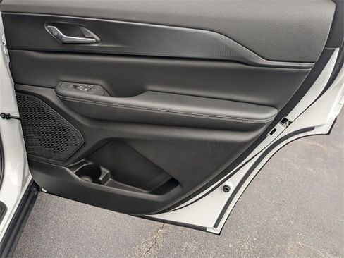 New 2025 Jeep Grand Cherokee L Laredo image 30