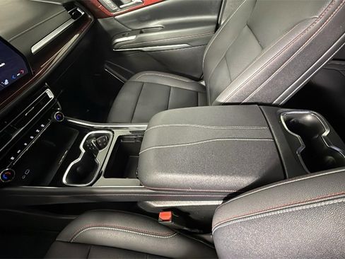 Certified 2025 Chevrolet Traverse Z71 w/ Enhanced Driving Package image 22