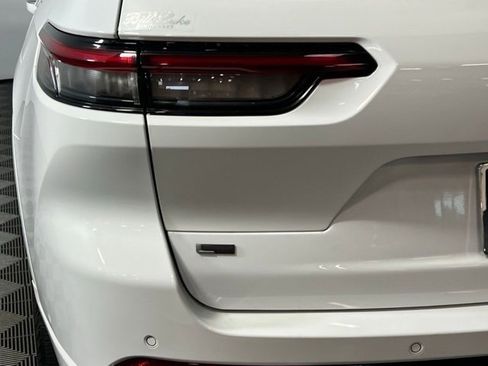 Certified 2022 Jeep Grand Cherokee L Summit w/ Advanced Protech Group IV image 11