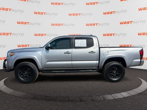Used 2019 Toyota Tacoma SR5 AWD/4WD image 2
