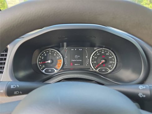 Used 2023 Jeep Renegade Latitude AWD/4WD image 32