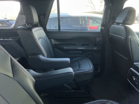 Used 2024 Ford Expedition Limited image 11