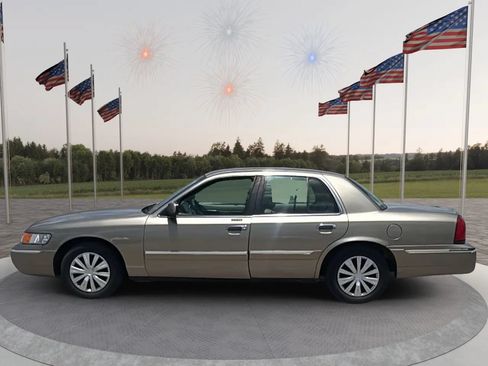 Used 2002 Mercury Grand Marquis GS RWD image 3