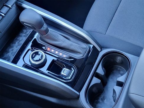 Used 2025 Chevrolet Colorado Trail Boss image 19