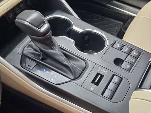 Used 2023 Toyota Highlander XLE image 21