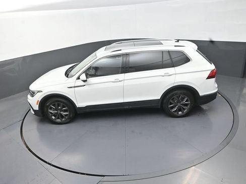 Used 2022 Volkswagen Tiguan SE w/ Panoramic Sunroof Package FWD image 26