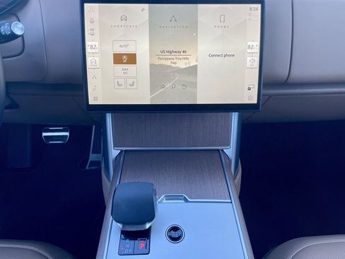 Certified 2024 Land Rover Range Rover Long Wheelbase SE image 19