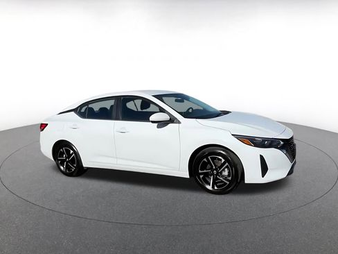 Used 2025 Nissan Sentra SV image 2