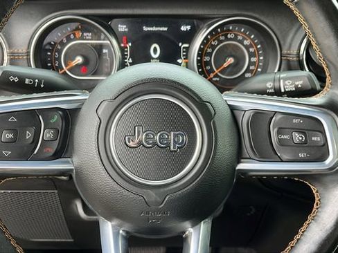 Used 2021 Jeep Gladiator Overland image 11