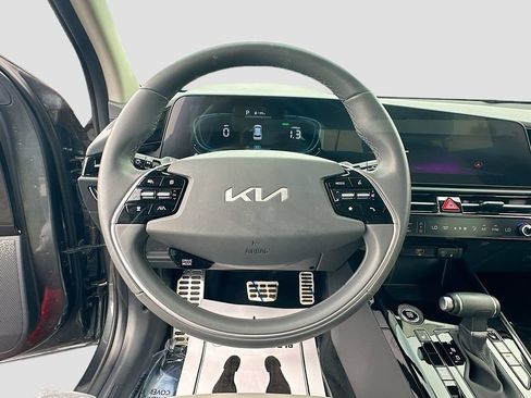 Certified 2025 Kia Niro EX Touring FWD image 11