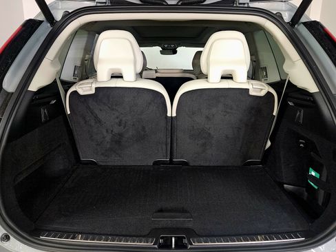 New 2026 Volvo XC90 T8 Ultra w/ Protection Package Premier AWD/4WD image 17