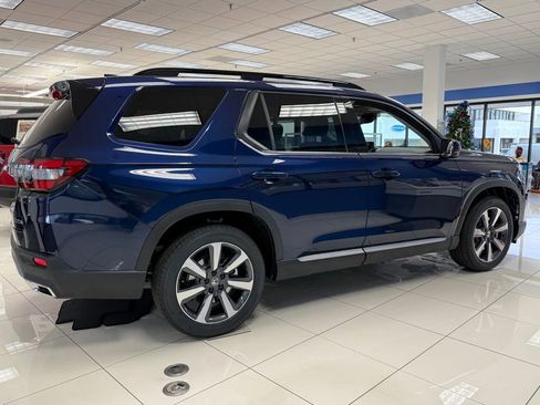 New 2025 Honda Pilot Touring image 3