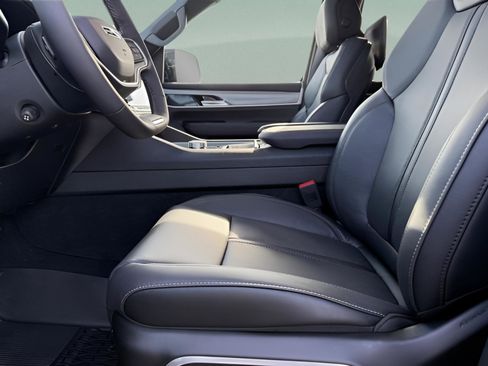 New 2026 Jeep Grand Wagoneer Limited AWD/4WD image 19